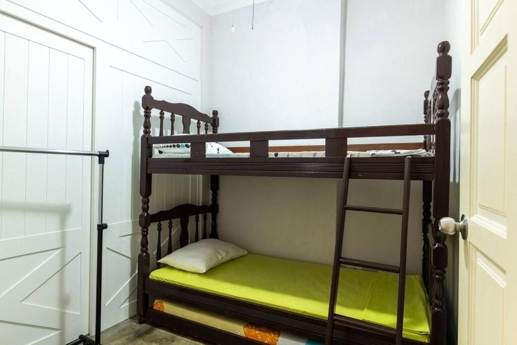 Вилла New Granny Cozy House Georgetown 2-6Pax Экстерьер фото